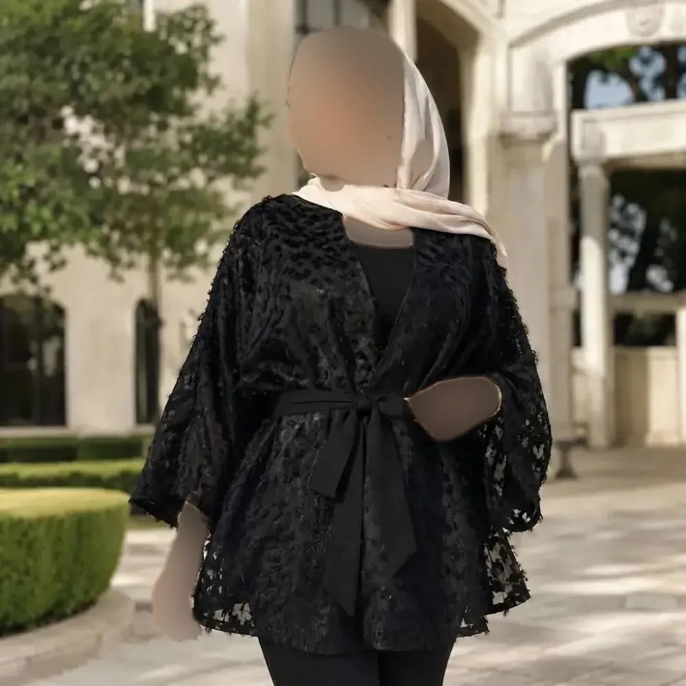 مانتو یاخما حریر ریش دار طرح تهمینه فری سایز جلو باز کمربند دار
