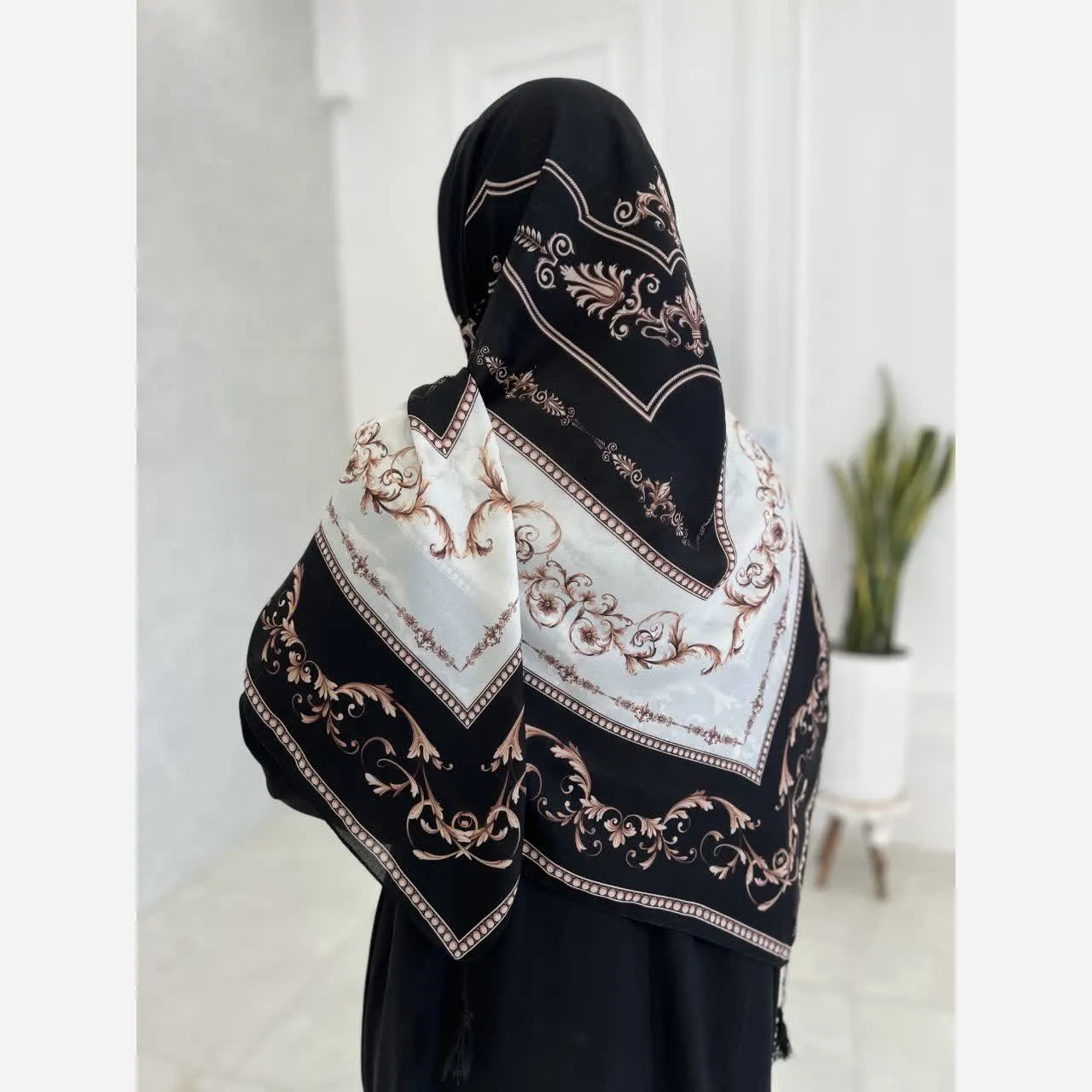 روسری کرپ نخ مشکی قواره بلند
