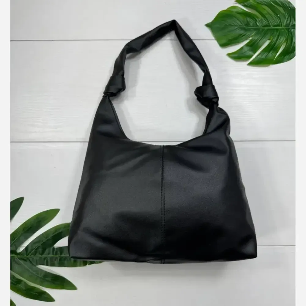 کیف بند گره ای چرم سبک و جادار رنگ مشکی و موکا
