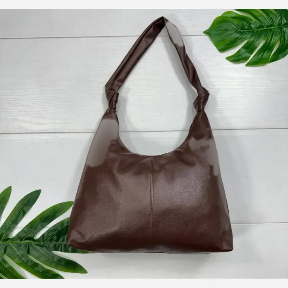 کیف بند گره ای چرم سبک و جادار رنگ مشکی و موکا